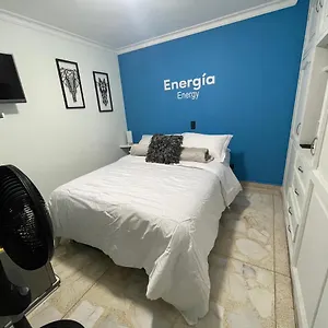  Habitación en casa particular Nuevo Y Moderno Alojamiento Laureles, Habitación Privada