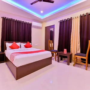 Oyo 16605 Royal Front 3*, Kochi India