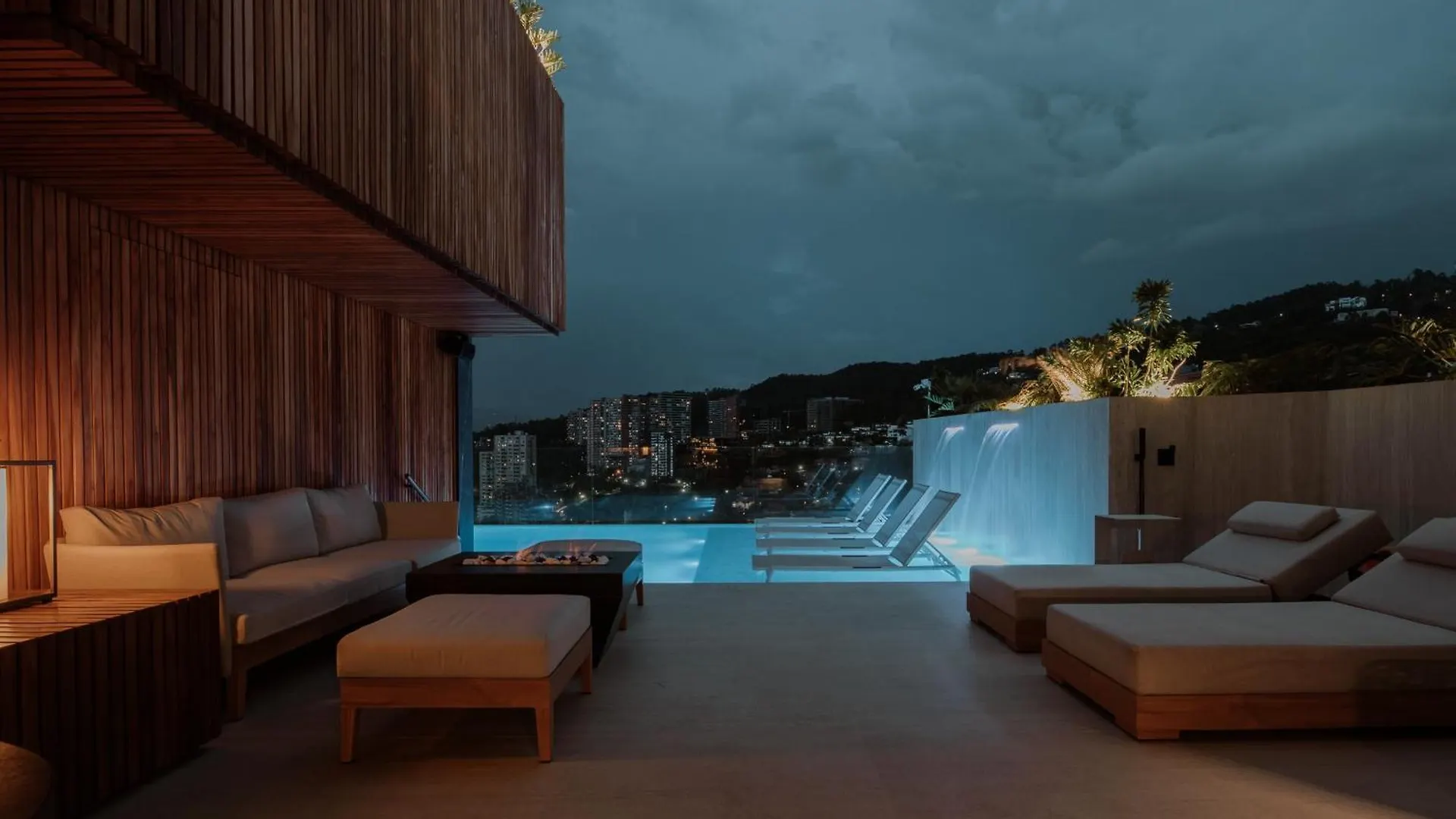 Binn Hotel Medellin 5*,