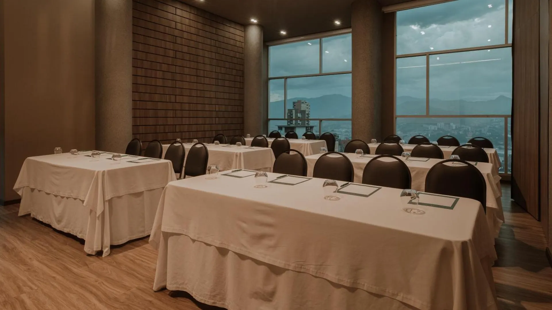 Binn Hotel Medellin 5*,