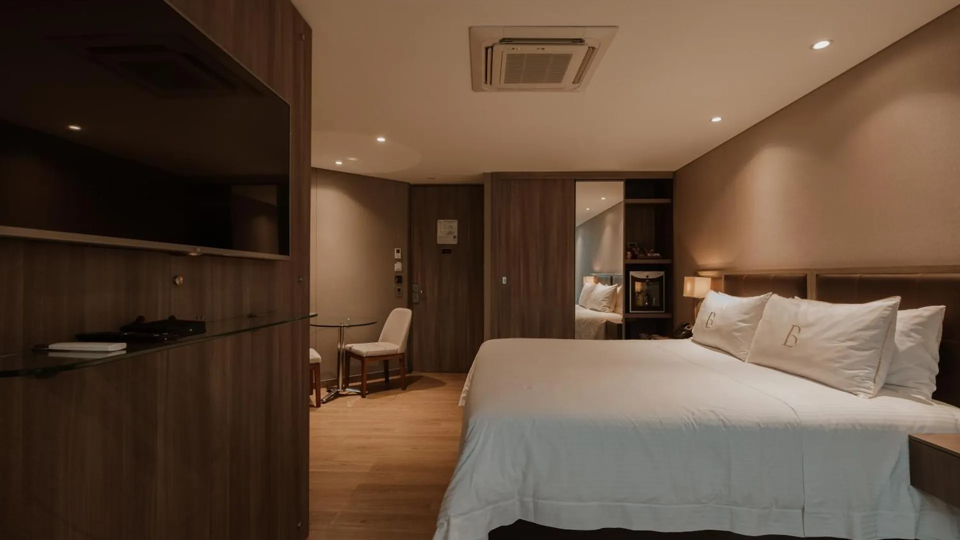 Binn Hotel Medellin 5*,